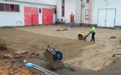 Kostka brukowa przed magazynem